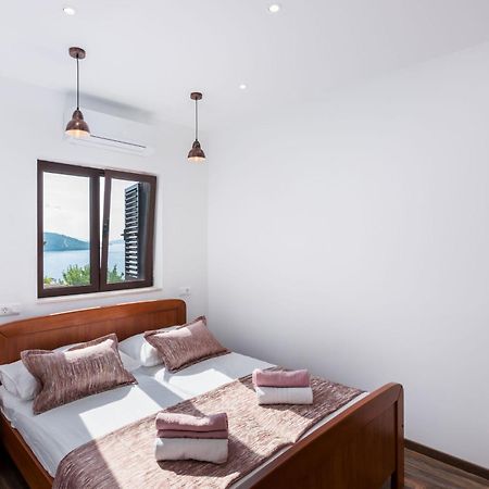 Seaside Villa Lara Mit Beheiztem Swimmingpool Poljica  外观 照片